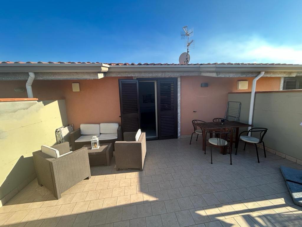 Nina Apartament Giardini Naxos Con Posto Auto Luaran gambar