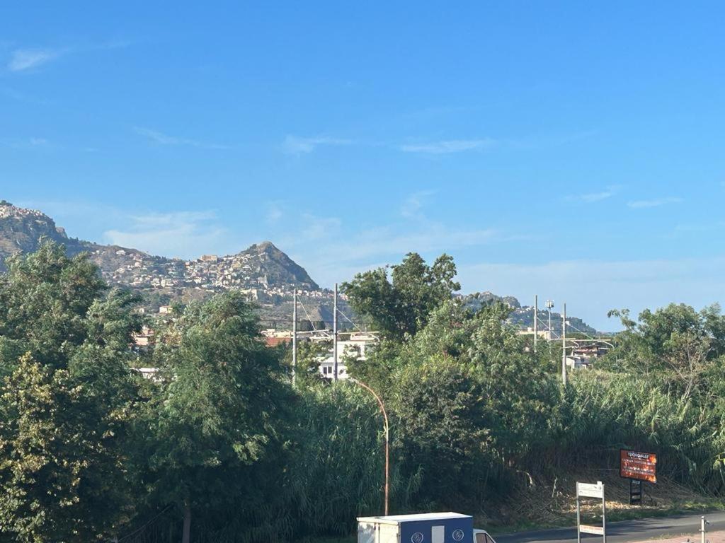 Nina Apartament Giardini Naxos Con Posto Auto Luaran gambar