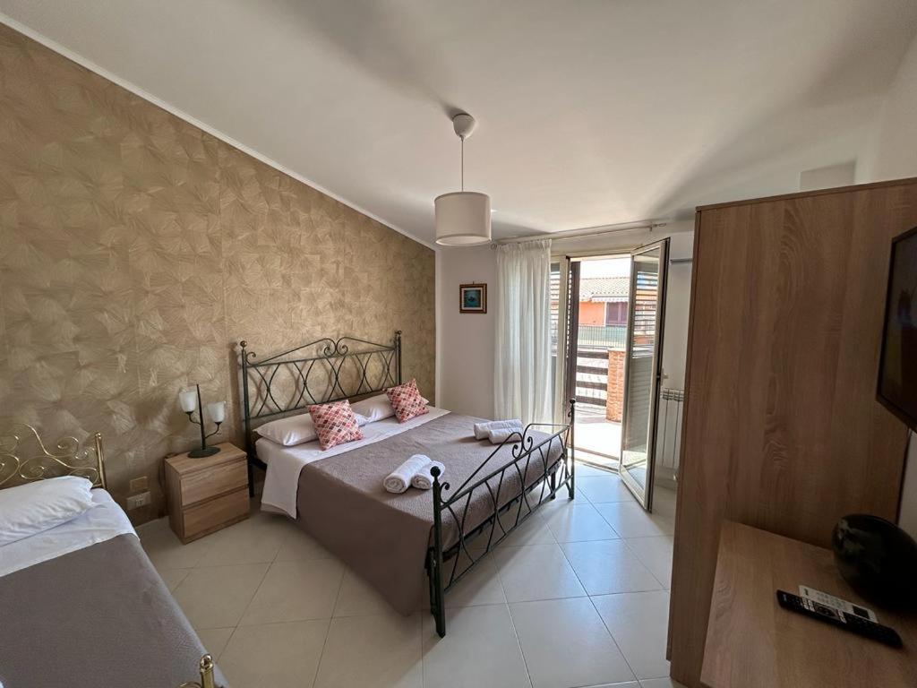 Nina Apartament Giardini Naxos Con Posto Auto Luaran gambar